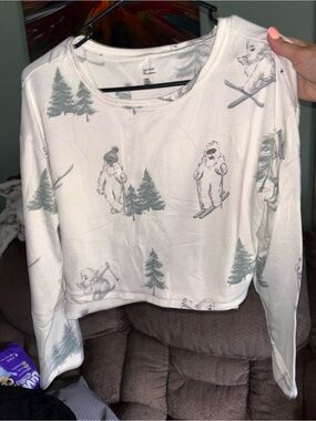 Gilly Hicks White Skiing Polar Bear Print Long Sleeve Top